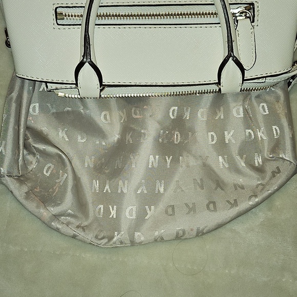 DKNY Handbag EUC - Picture 6 of 16